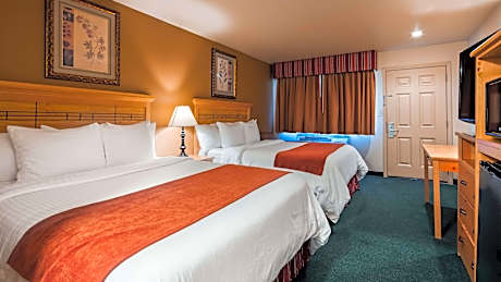 2 Queen Beds Non-Smoking Pet Friendly Room Microwave And Refrigerator Wi-Fi Full Breakfast