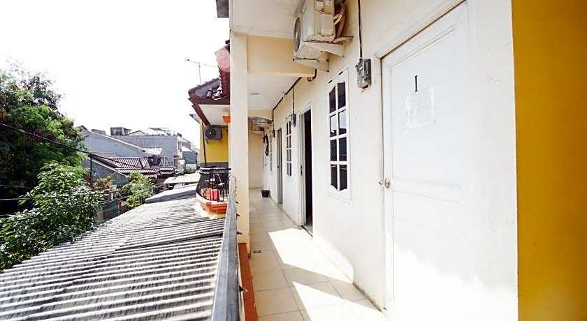 Mahkota Sivali near Soekarno Hatta Airport Mitra RedDoorz