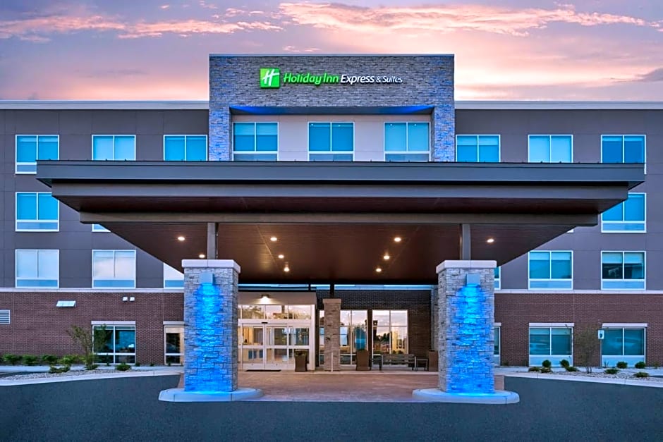 Holiday Inn Express & Suites - Grand Rapids Airport - South by IHG