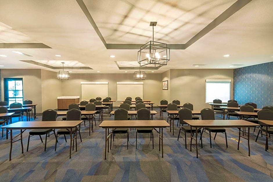La Quinta Inn & Suites by Wyndham Las Vegas Airport South