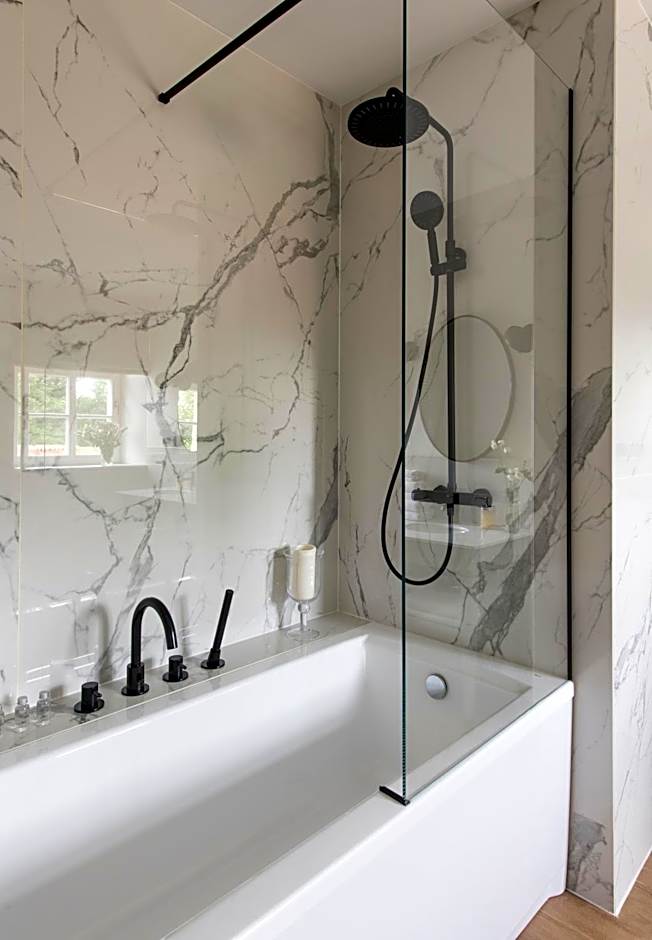 Zamek Sarny - Schloss Scharfeneck