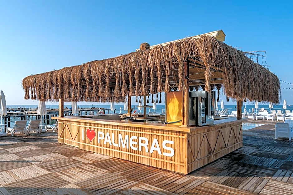 Palmeras Beach Hotel
