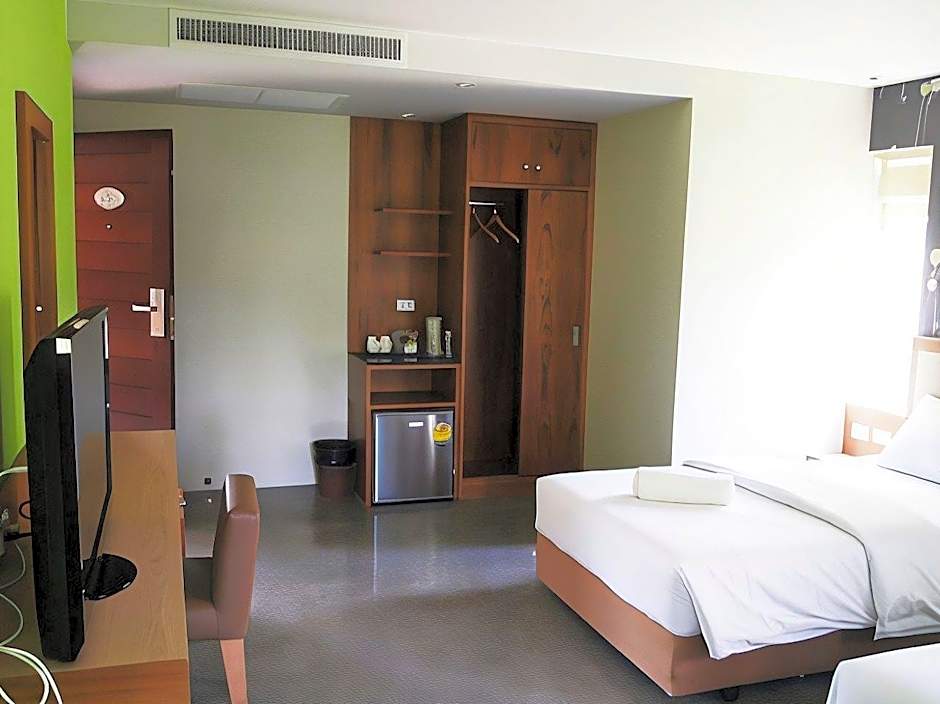 Phuket Ecozy Hotel