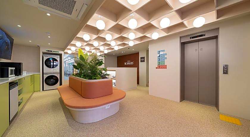 Workers Hotel Ansan by Aank