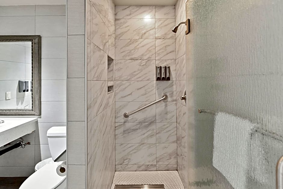 Le Blanc Inn & Suites