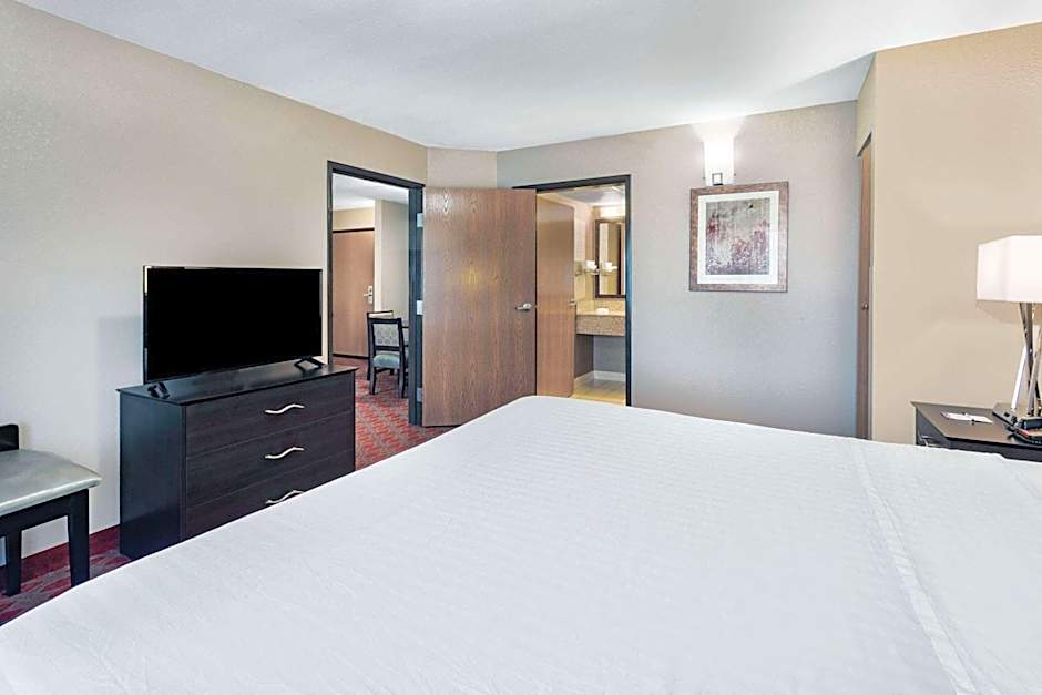 Baymont by Wyndham Brooklyn Center