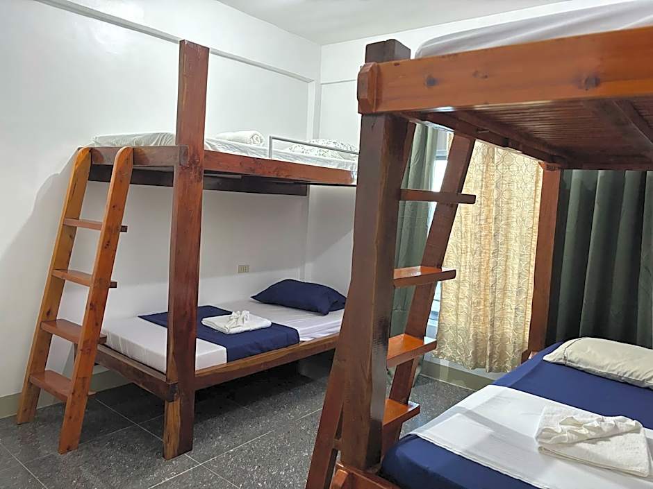 Photo 1 sur 4 de bunk bed private bathroom