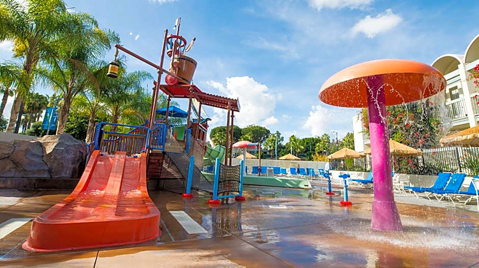 Howard Johnson by Wyndham Anaheim Hotel & Water Playground