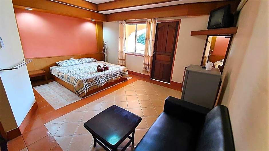 OYO 534 Phasuk Hotel