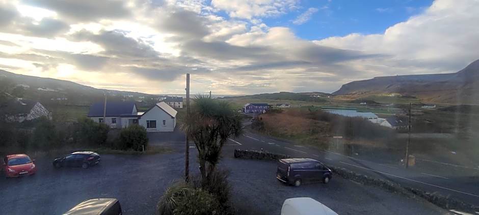 John Eoinìn's Bar and accommodation