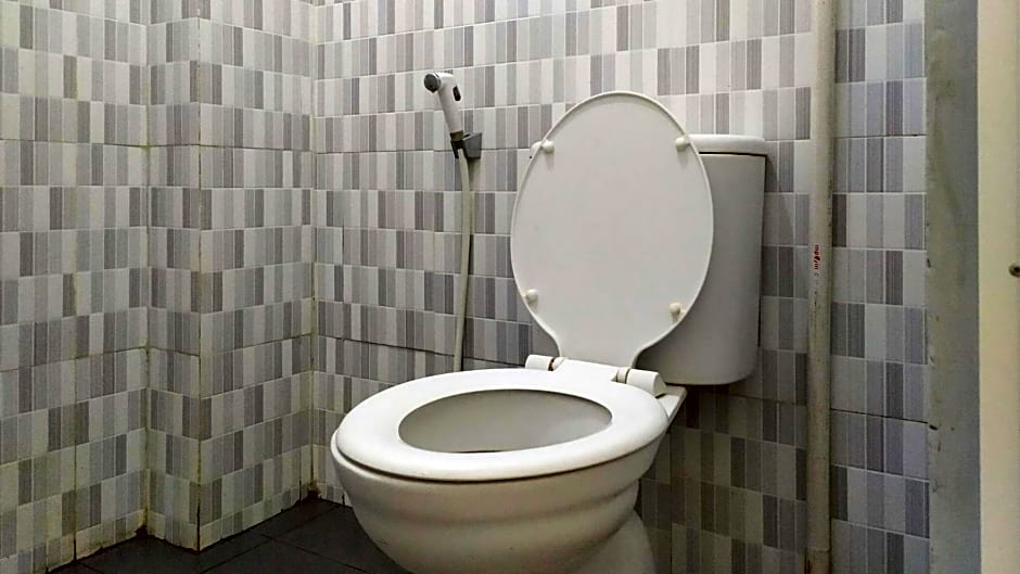 Omah Leren Mitra RedDoorz near Gembiraloka Zoo Yogyakarta