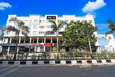 OYO 831782 Sayhallo Mansion