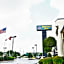 Deluxe Inn - Fayetteville I-95