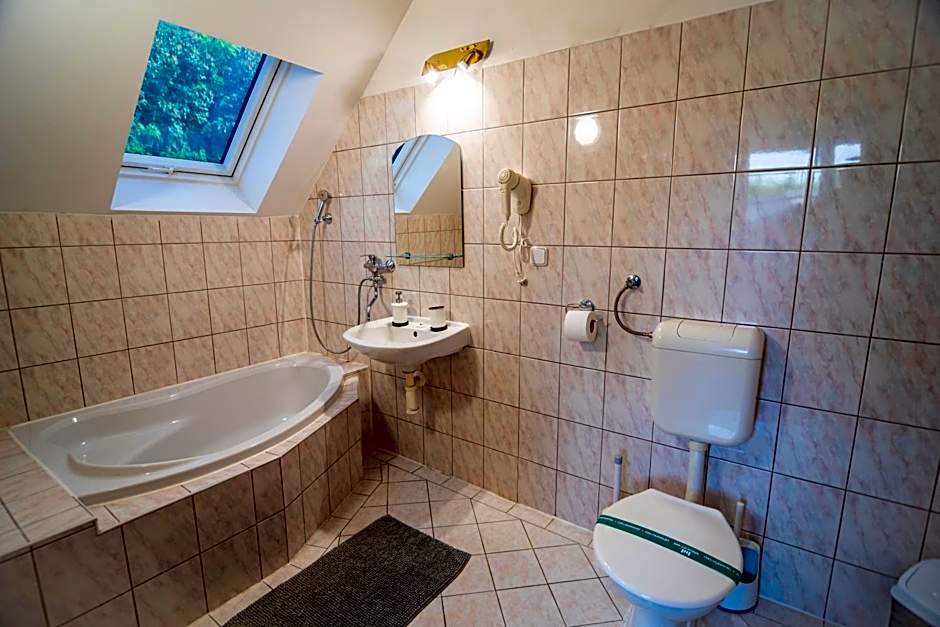 Mikulov - Inn - hotel s vinným sklepem Venuše