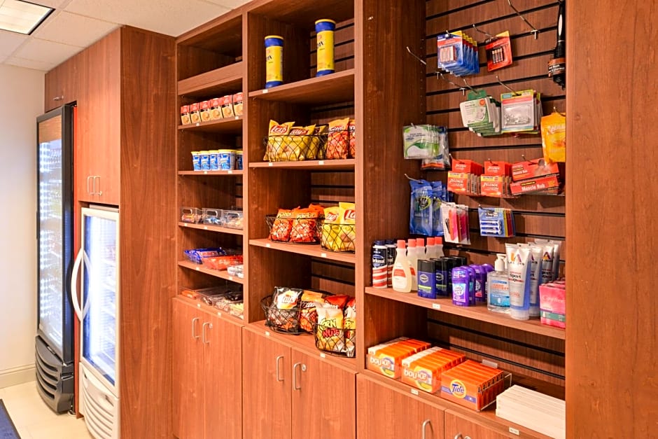 Holiday Inn Express Woodland By IHG