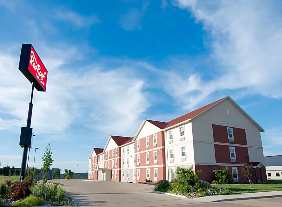 Red Roof Inn & Suites Dickinson