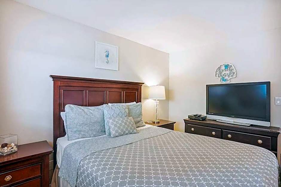 Beach Palms- Unit 102