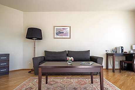 Deluxe King Suite