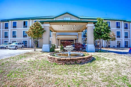 Ark Suites By OYO Jonesboro I-555