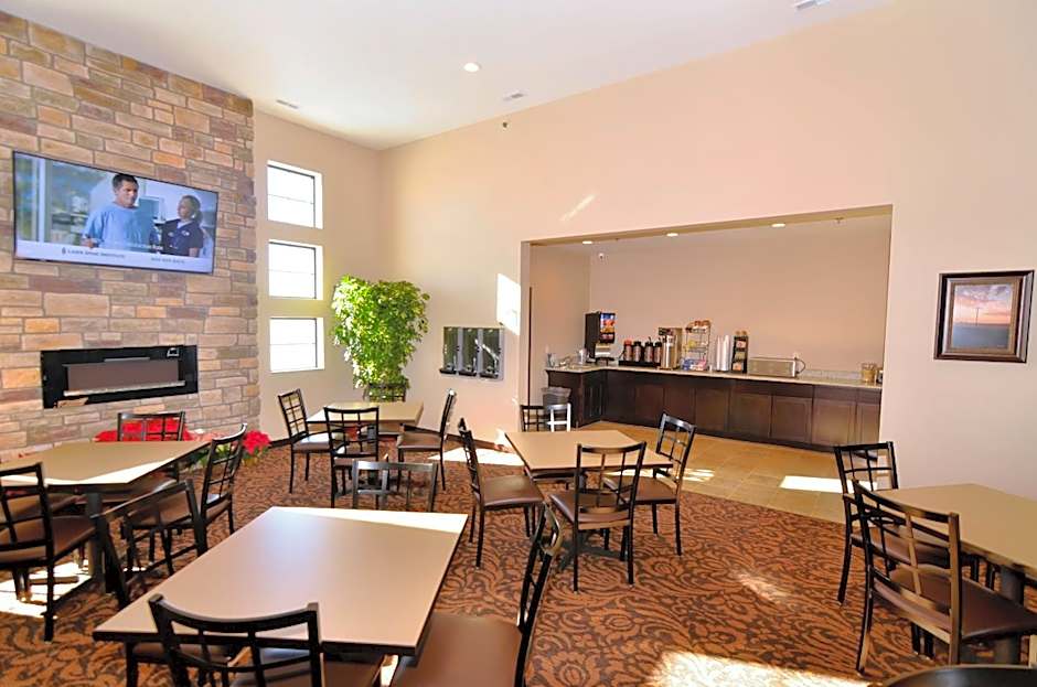 Cobblestone Inn & Suites - Holstein