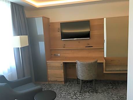 Superior Double Room wheelchair accessible (with Air Conditioning)