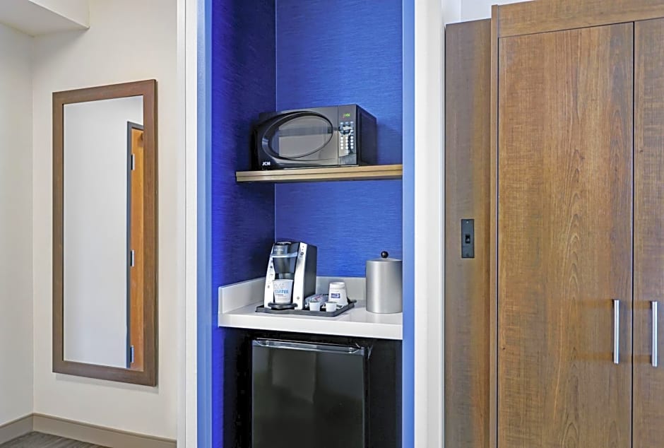 Holiday Inn Express & Suites Newport By IHG