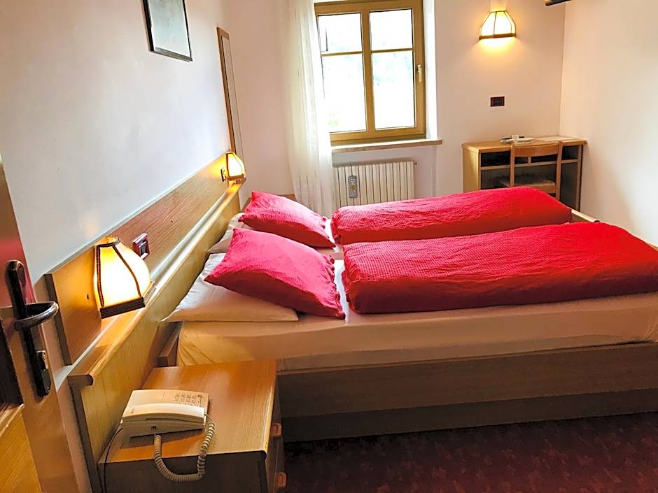 Rifugio Capanna Passo Valles