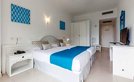 Double Room (2 Adults + 1 Child)