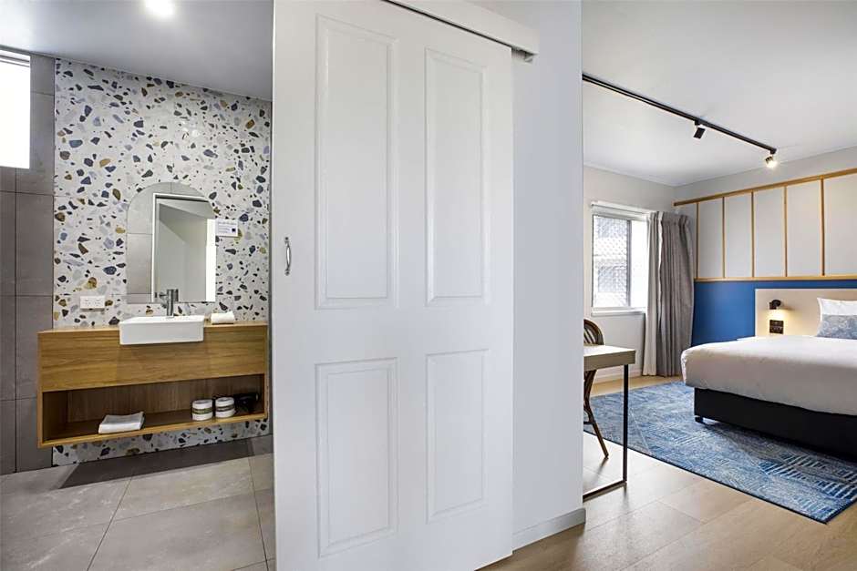 Nightcap at Queens Beach Hotel