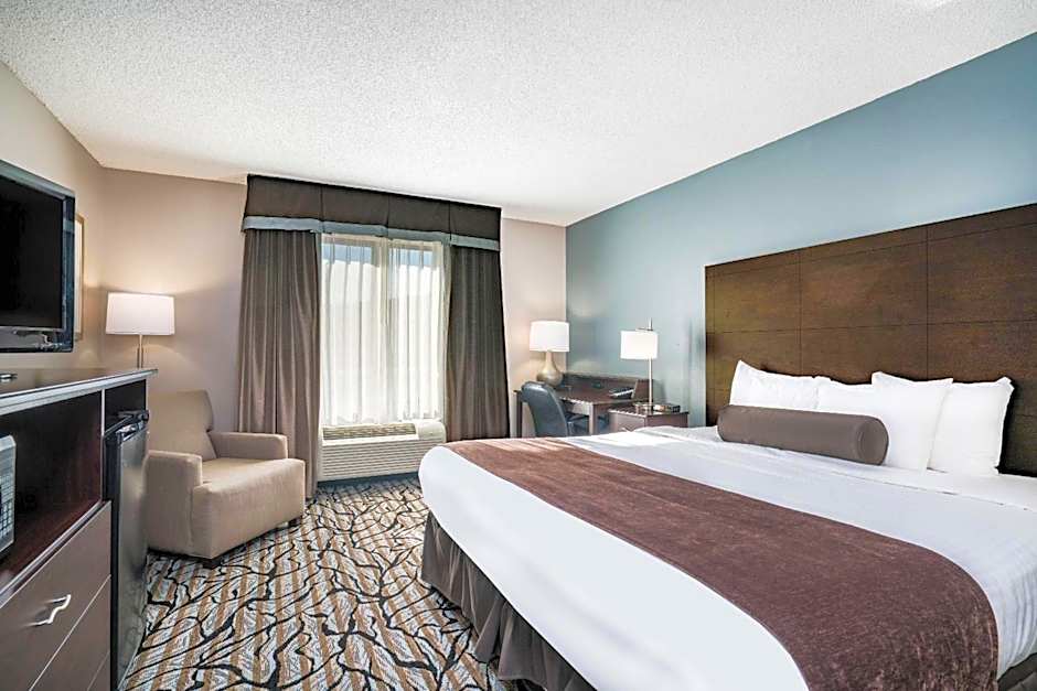 Days Inn & Suites by Wyndham Wausau