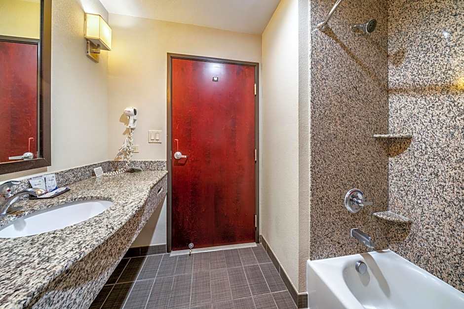 Restwell Inn & Suites I-45 North