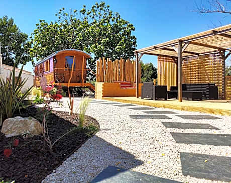 Wooden Caravan with Terrace and Air Conditioning