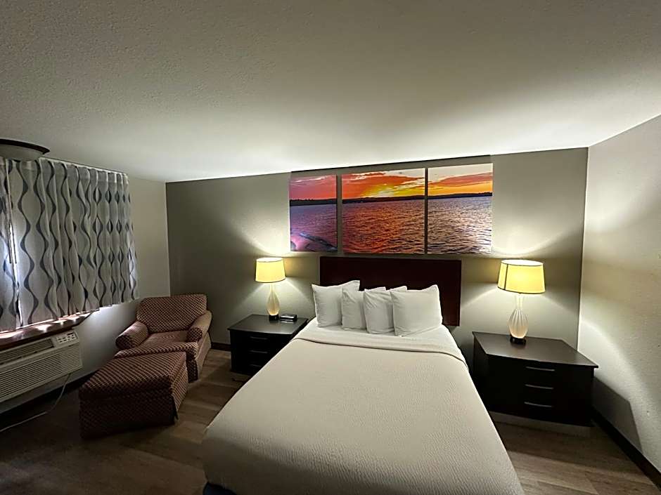 Days Inn & Suites by Wyndham Stevens Point