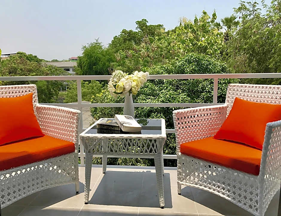 The BEACH CHA AM Residence