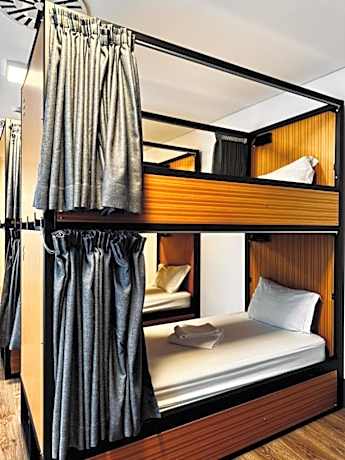 6-Bed Mixed Dormitory Room