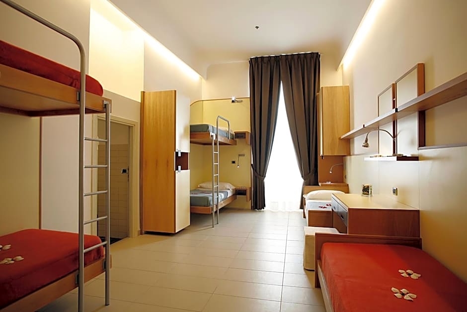 Seven Hostel & Rooms