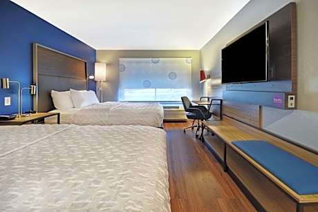 Queen Room with Two Queen Beds - Hearing Access