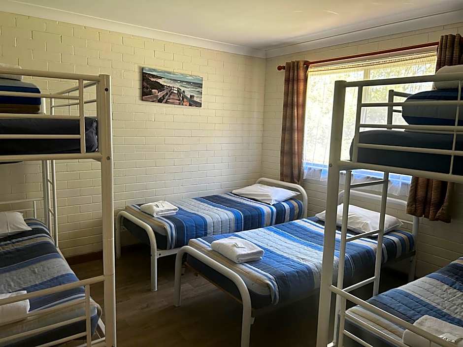Emu Beach Chalets