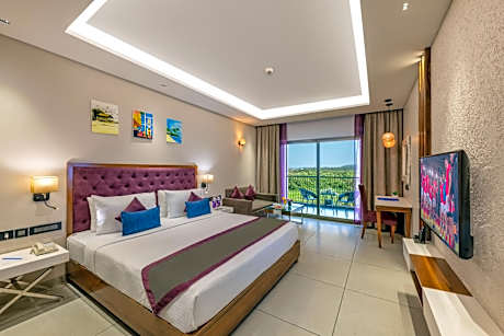 Deluxe King Room with Shower and Balcony - 2 Pints of beer per stay, Early check in and late checkout of 2 hours - subject to availability (validity Dec 20,2025)