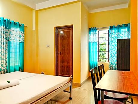 Deluxe Double Room (2 Adults + 1 Child)