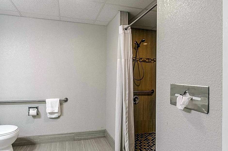 La Casa Inn & Suites-Middleboro