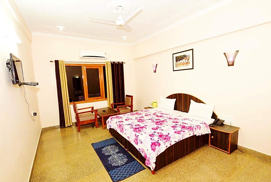 Geetanjali Hotel & Motel