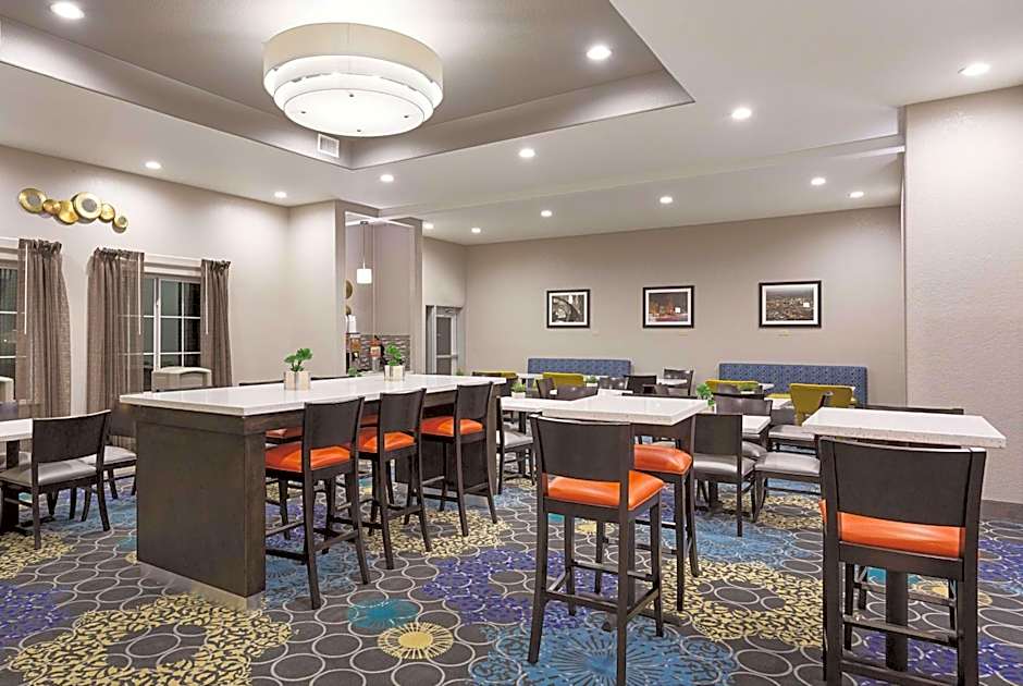 La Quinta Inn & Suites by Wyndham San Antonio Northwest