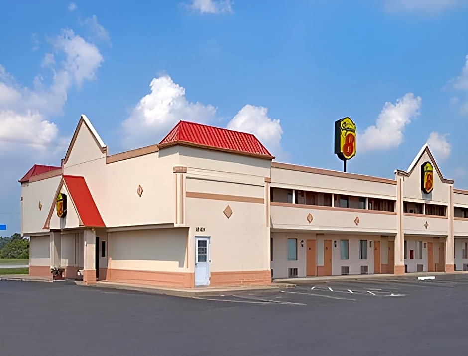 Photo 1 of 32 of Knights Inn Crawfordsville