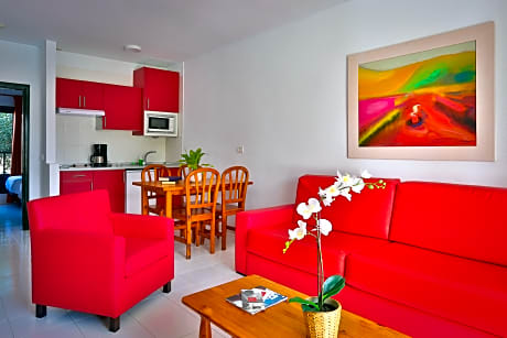 KING BED ONE BEDROOM 2 ADULTS