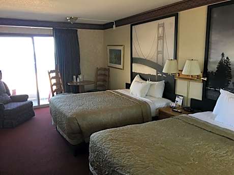 3 Queen Beds Lake View Non-Smoking