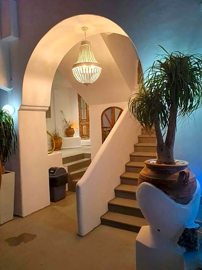 Kouros Home & Suites