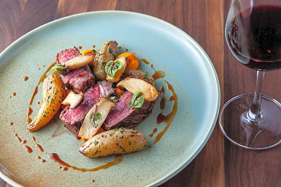 Delta Hotels by Marriott Victoria Ocean Pointe Resort