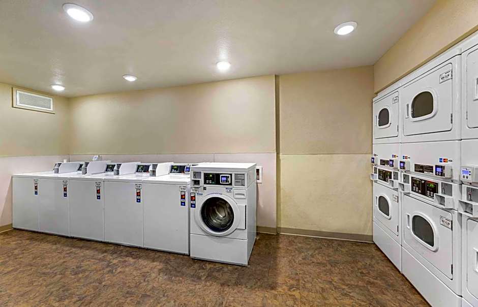 Extended Stay America Select Suites - Cleveland - Airport