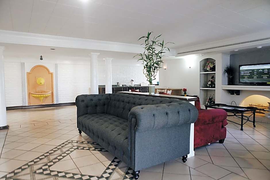 All Seasons Inn & Suites